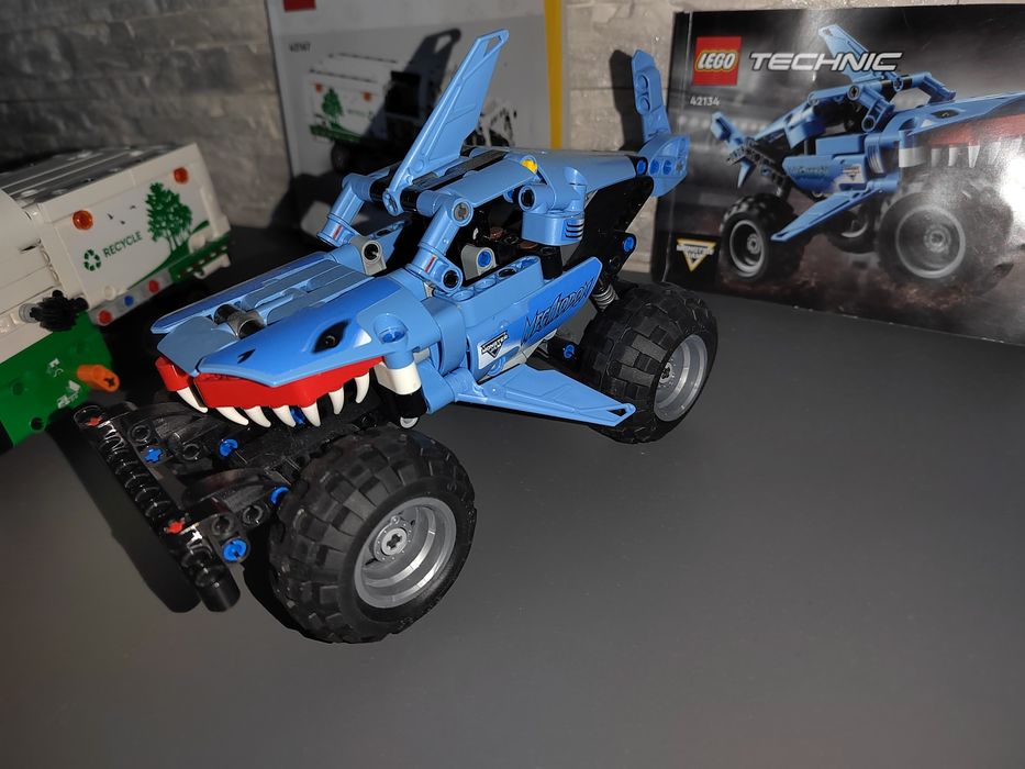 LEGO TECHNIC 42167 И 42134