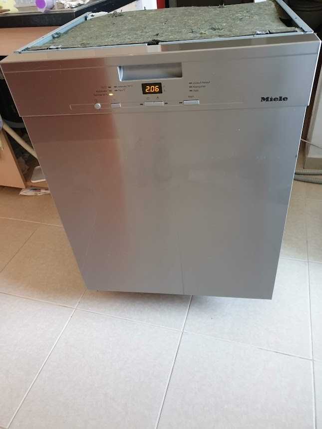 Инокс - Miele Съдомиялна - 14 Комплекта - Частично Вграждане - 60см