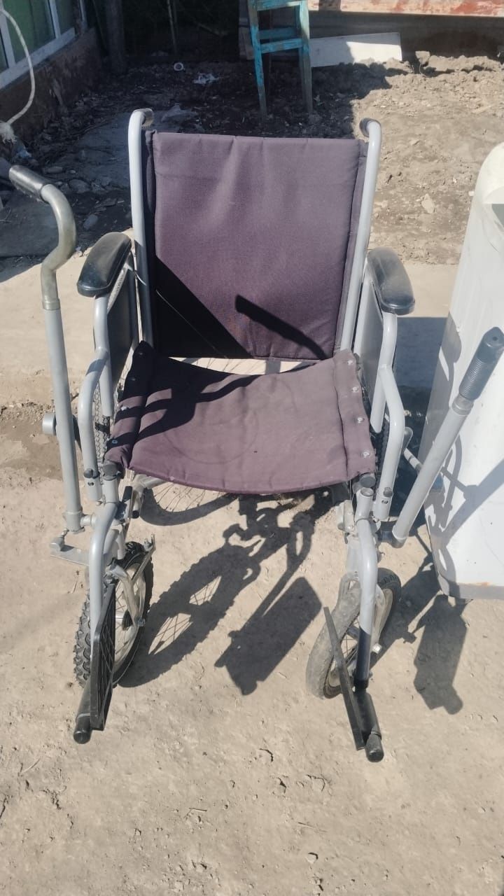 Продам инвалидную коляску