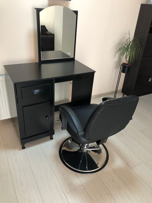 Vând scaun frizerie și masă