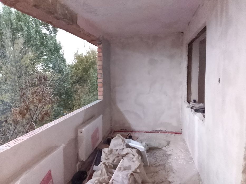 2/4/4 Kvartira 58 kv Chirchiq shaxar Troysikiy 14-maktab oldida