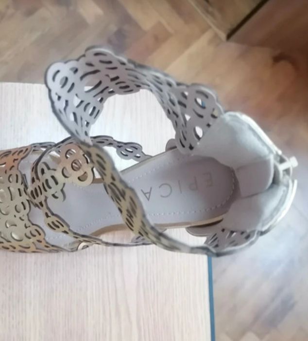 Sandale aurii din  piele, marca Epica