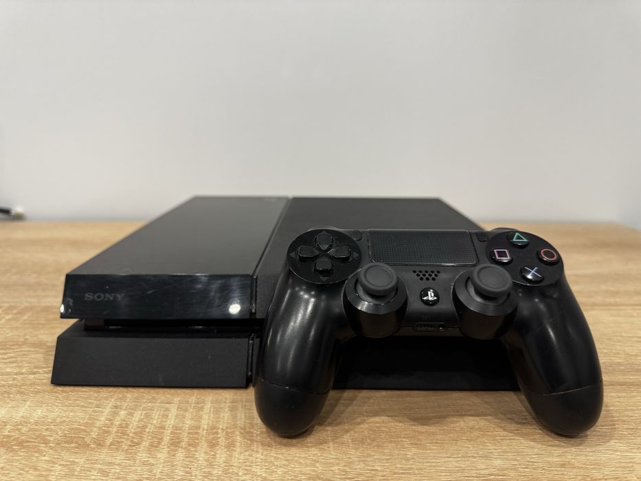 Конзола Playstation 4 500gb пълен комплект PS4