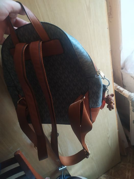 Продам сумку ориг не дорого