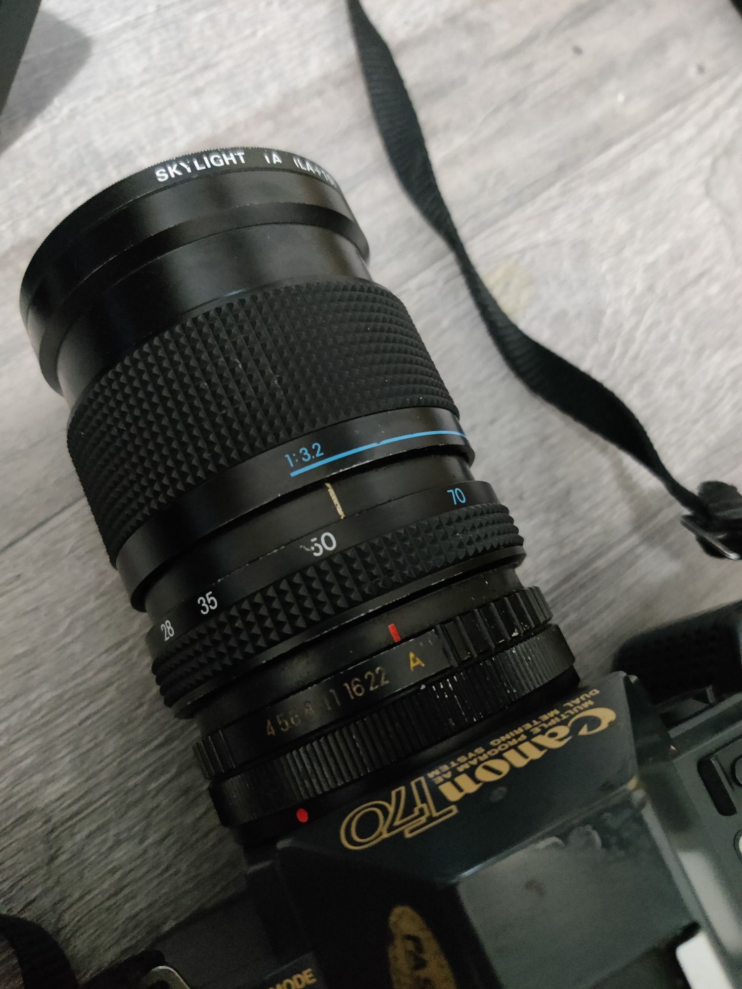 Canon T70 с 2 обектива, светкавица и чанта