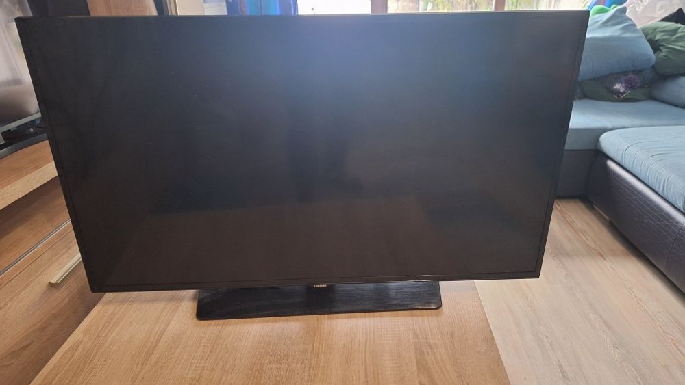 Vand televizor Samsung 40 inch (102 cm), model UE40H6203A