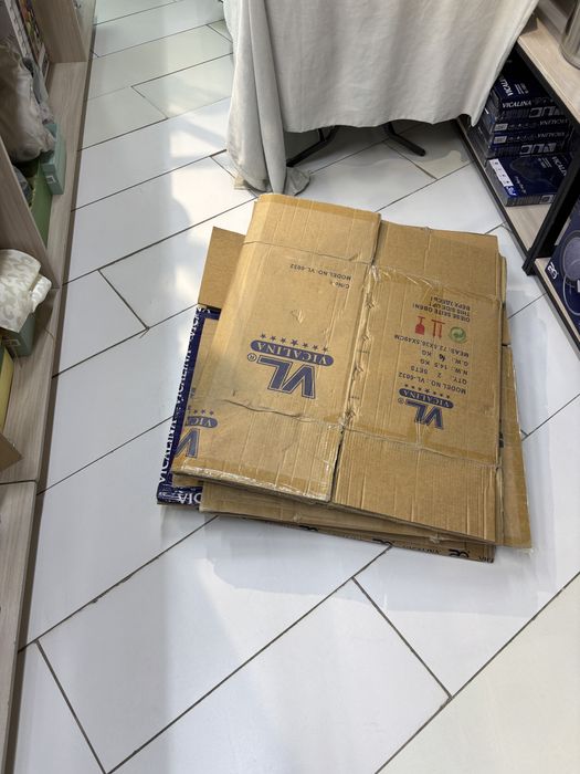 Продаю коробки  1 штука 100не зависимо от размера