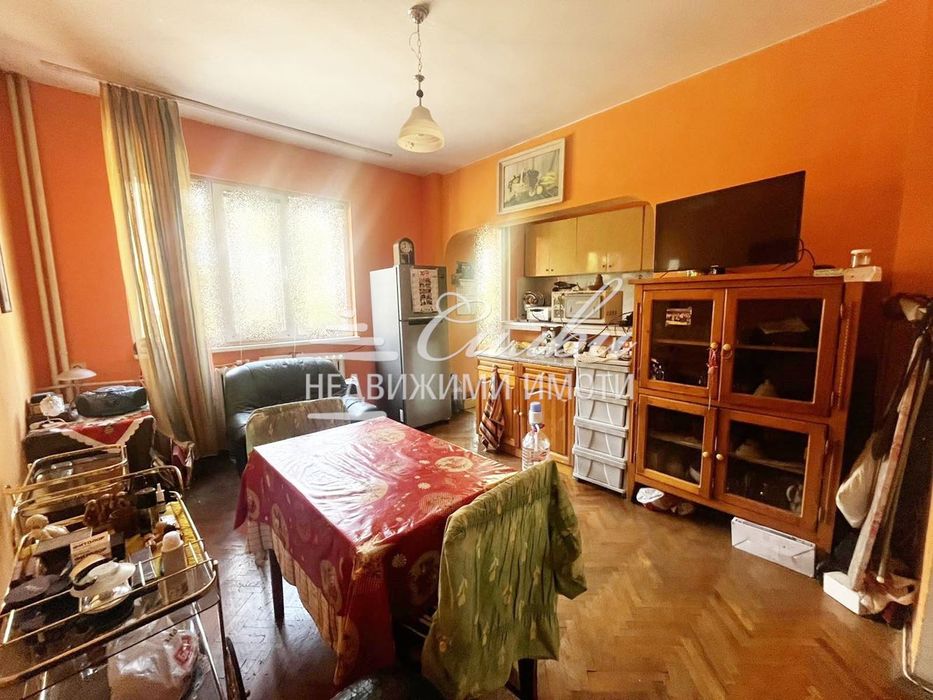 Тристаен ТУХЛЕН апартамент - кв. Военно училище!