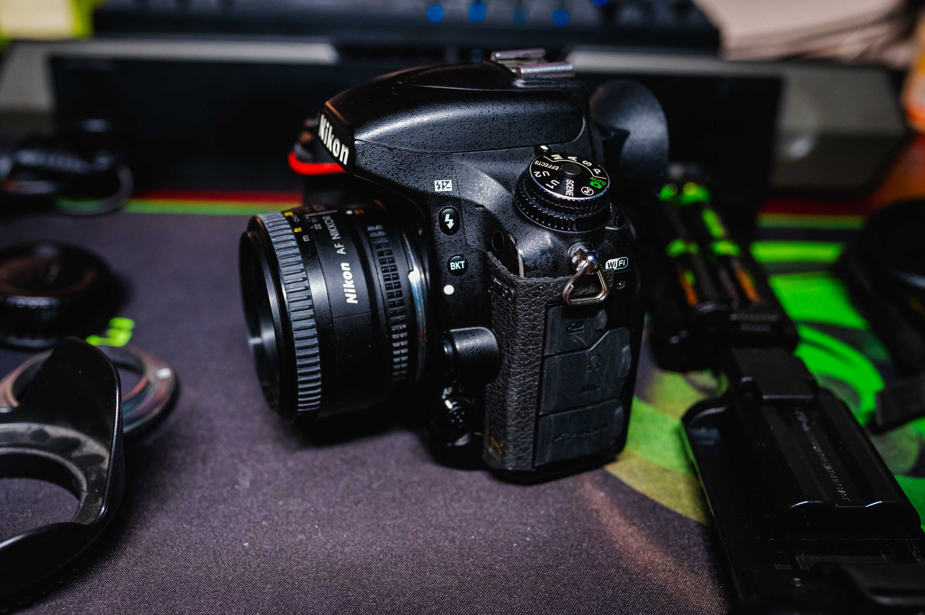 Nikon D750 + Nikon 50mm f/1.8 D + Grip si accesorii