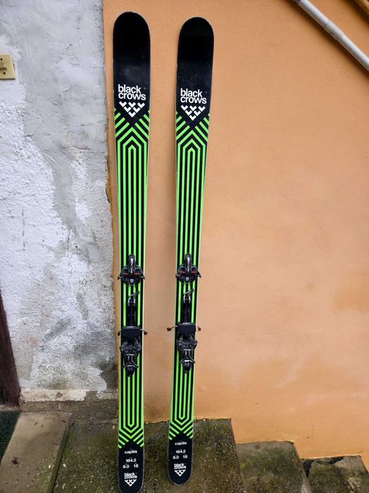 Schiuri de Tura Black Crows Captis cu legaturi Marker Kingpin