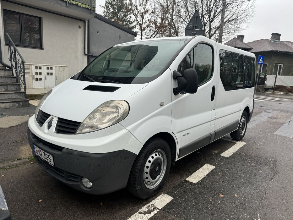 Renault trafic 8+1 locuri an fab 2012 motor 2.0 dci 115 cp 6+1 viteze