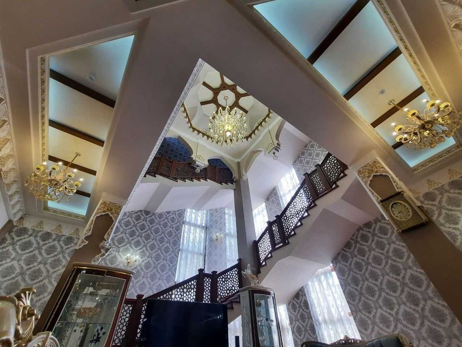 Продаю шикарный эксклюзивный дом 
ТТЗ, Диадора
35 соток
20 комнат