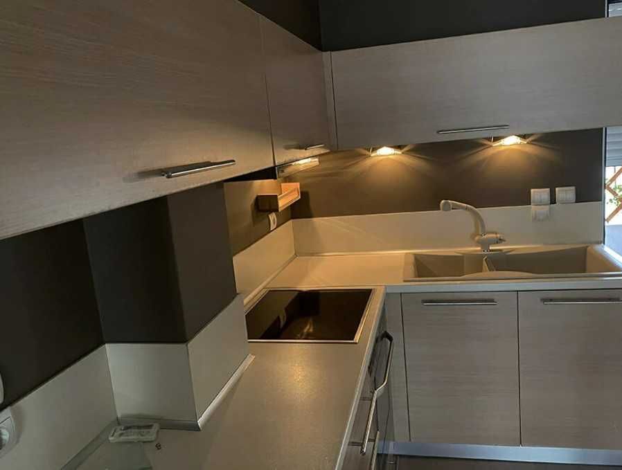 Дава се под наем Тристаен апартамент в Пловдив, Център - 88 кв.м за 285.6 € - Снимка #1