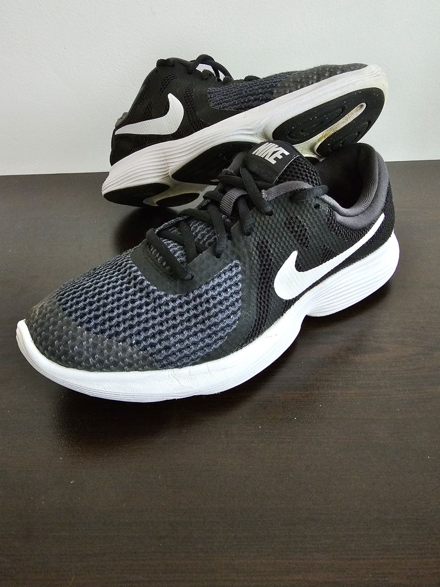 Nike Revolution 4 номер 38.5