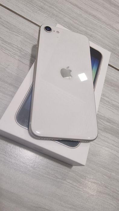 Iphone se 2022 128 GB  като нов