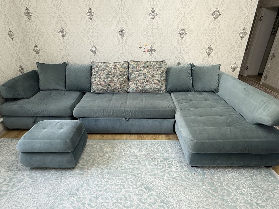 Диван в комплекте