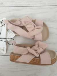 Sandale  fete

- Roz-pudrat - Produs Nou