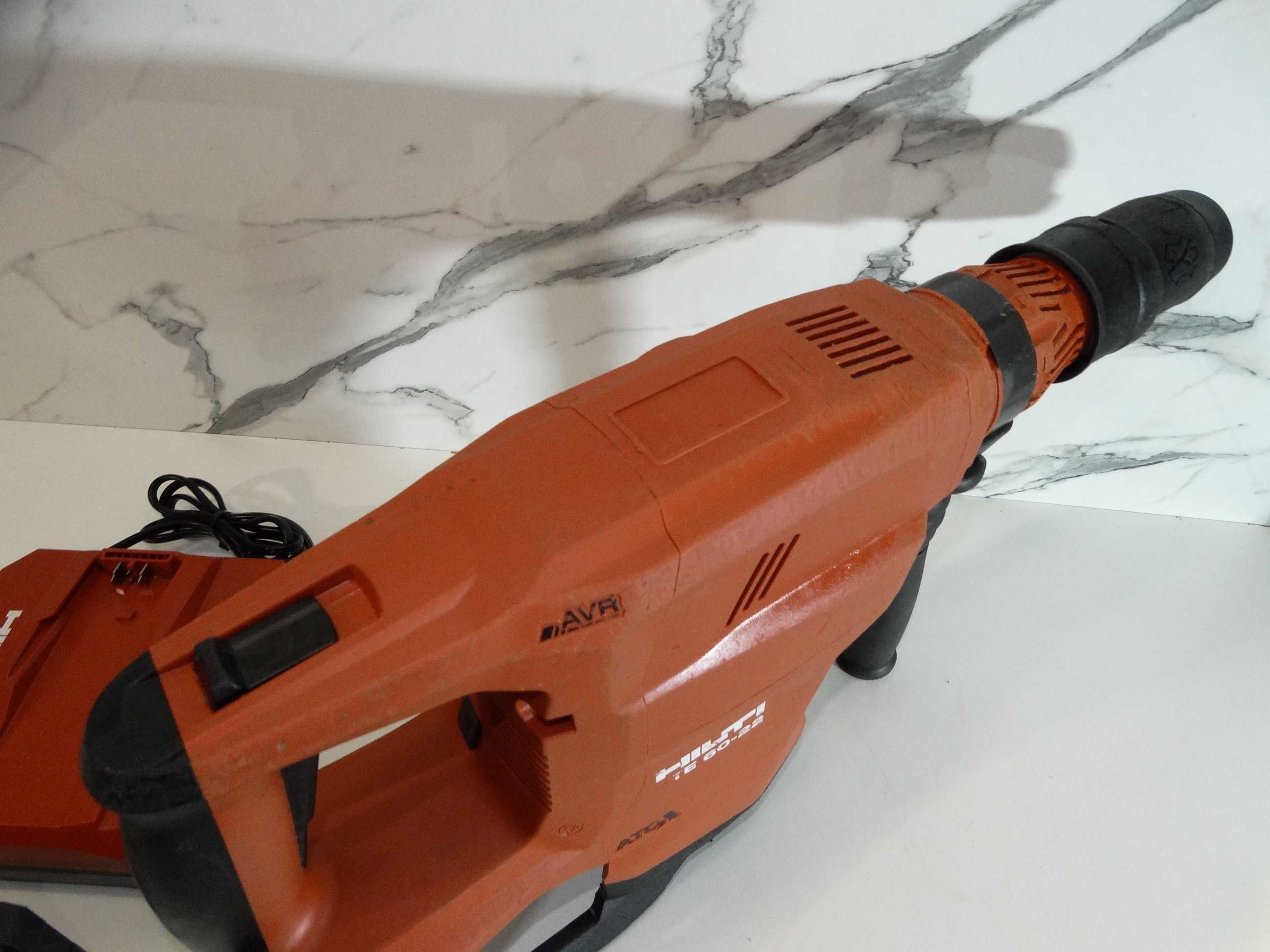 Hilti TE 60 - 22 + B22 - 255 ( 12 Ah ) Nuron - Ударо пробивна машина