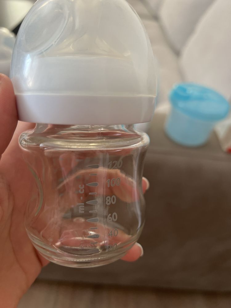 Шишета на Avent - 4 бр. + кутия за дози на Avent