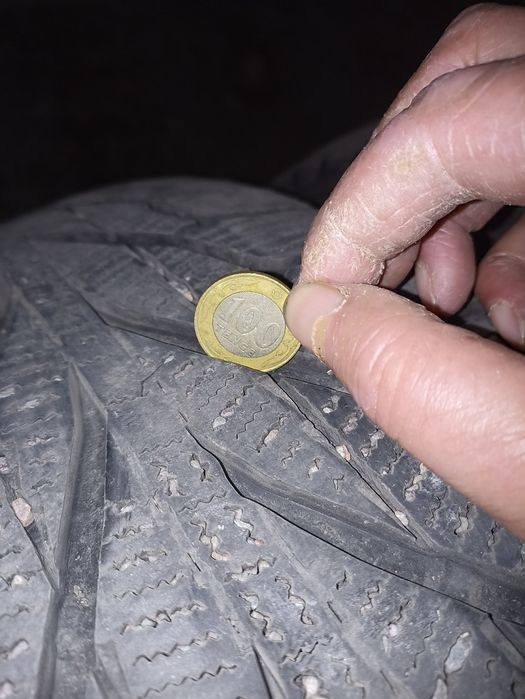 Продам комплект шин зимних б/у