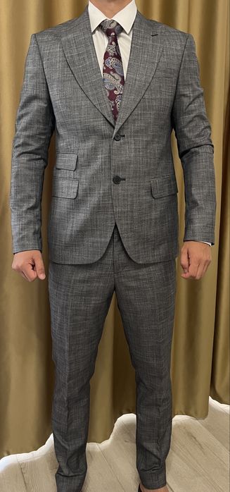 Costum din trei piese marimea 50