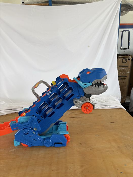 Hot Wheels, T-Rex Mega Transporter, set de joaca cu masina mare