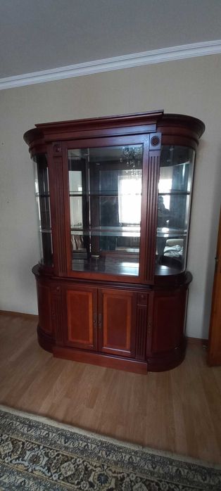 Шкаф сервант, б/у, состояние хорошее