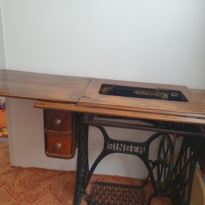 Vând mașină de cusut Singer