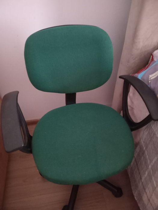 Vand birou si scaun de birou