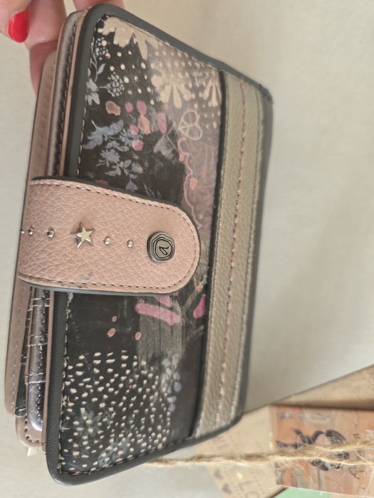 Ново портомоне анеке с монетник и картодържателл