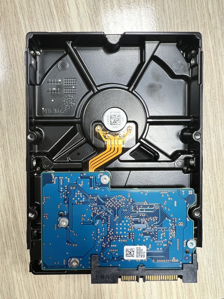 Hard original 1.0 TB yangi