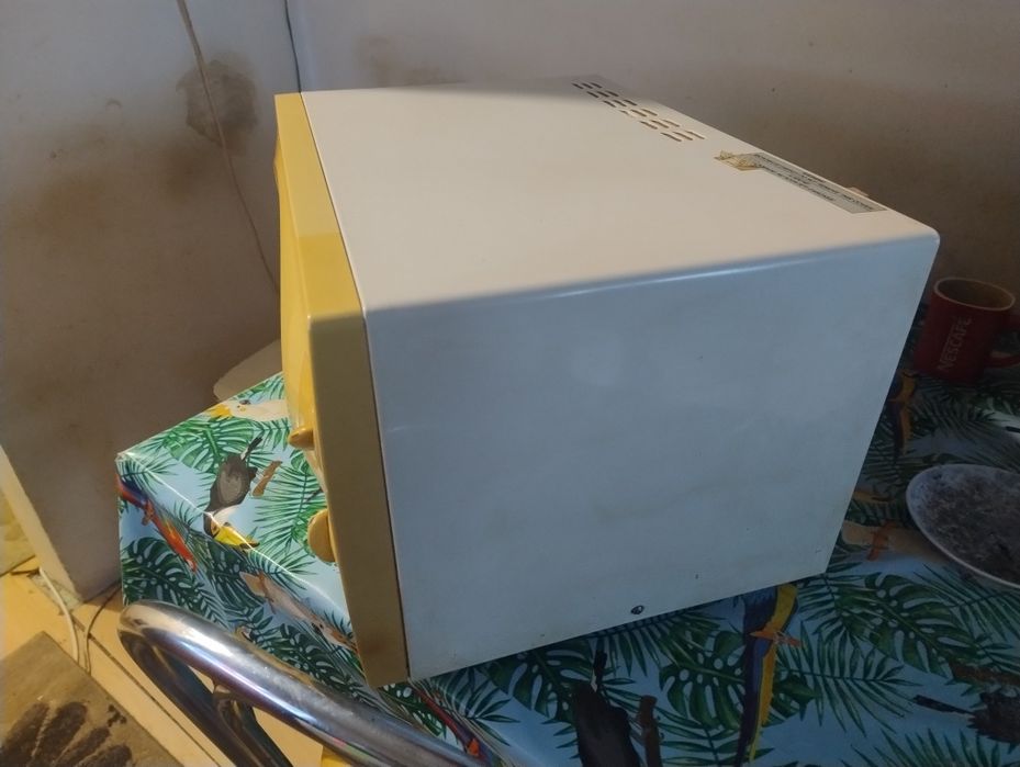 Vând cuptor cu microunde