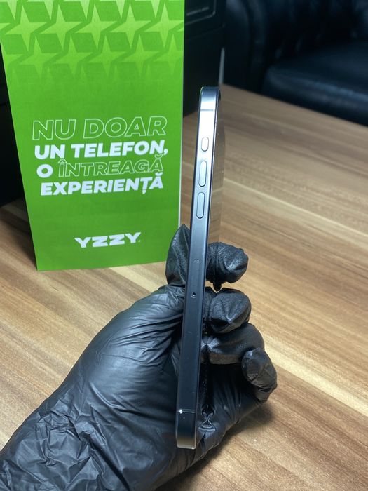iPhone 15 Pro Max / 256 GB / Sănătate baterie 90% / Foarte bun
