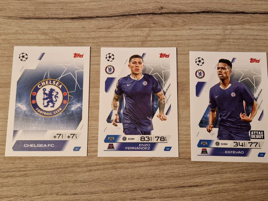 Vând sau schimb cartonașe cu fotbaliști