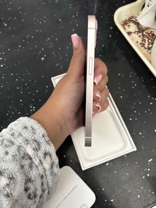 iPhone 13 – Stare impecabilă, cu cutie și huse