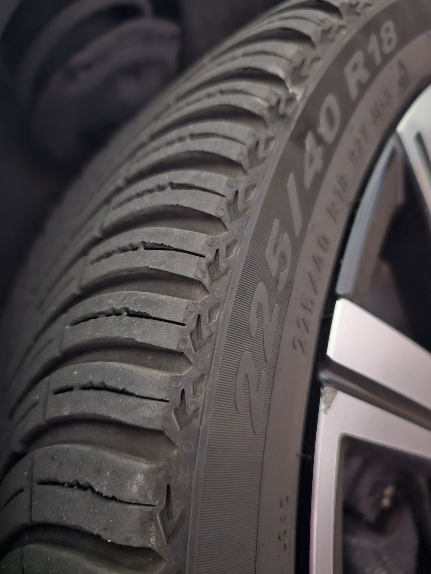 225/40/18 Pirelli allseason SF2