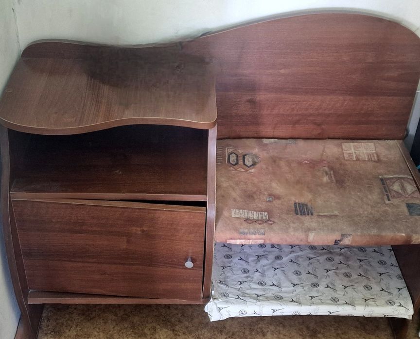 Продам обувницу и вешалки настенные