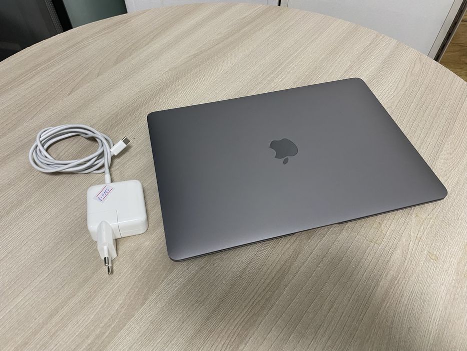 MacBook Air M1 (2020) АКБ 100% 10цикл