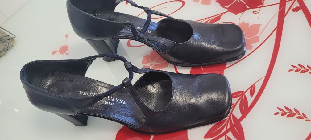Vand sandale elegante din piele, fabricație Italia, M.40