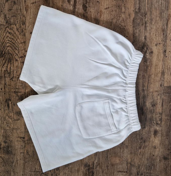 Pantaloni scurti-essentials