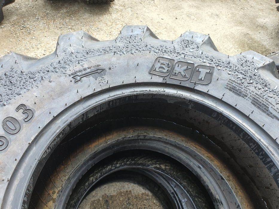 12.5/80-18 Anvelope noi pentru buldo pe fata Komatsu de la BKT RXYT