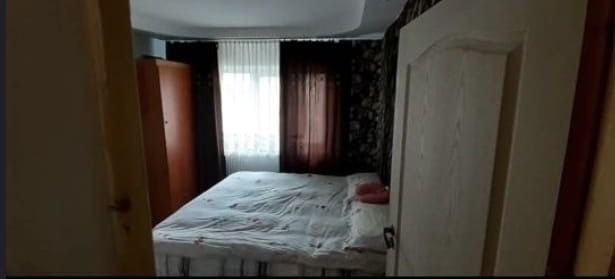 Apartament Zona 9 mai 4 camere+2 bai+balcon+gradina+uscatorie!