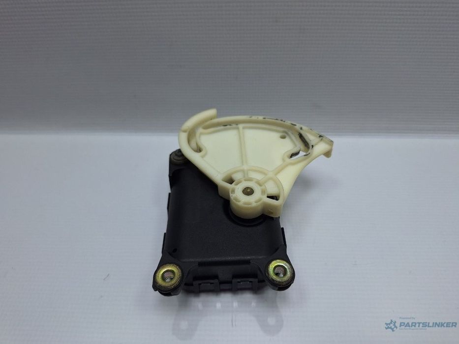 Motoras clapeta aeroterma VOLKSWAGEN PASSAT (3B3) [ 2000 - 2005 ] TDI (AVB) 74KW|101HP OEM 8D1820511E