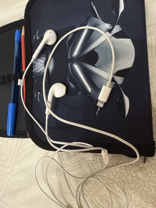 Продам наушники айфон,оригинал,в очень зорошем состоянии!