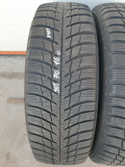 Зимни гуми 2 броя BRIDGESTONE Blizzak LM001 205 70 R16 дот 2421