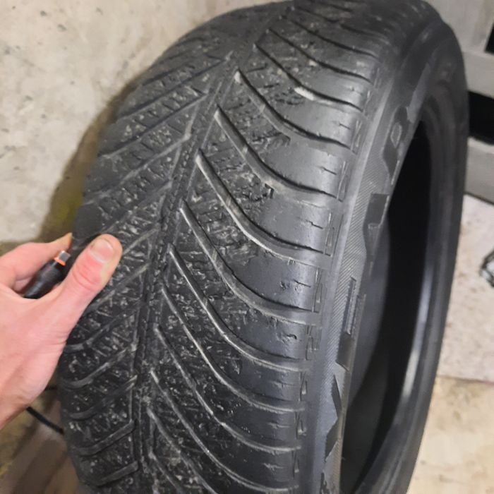 Продам резину зимнию в хорошем состоянии