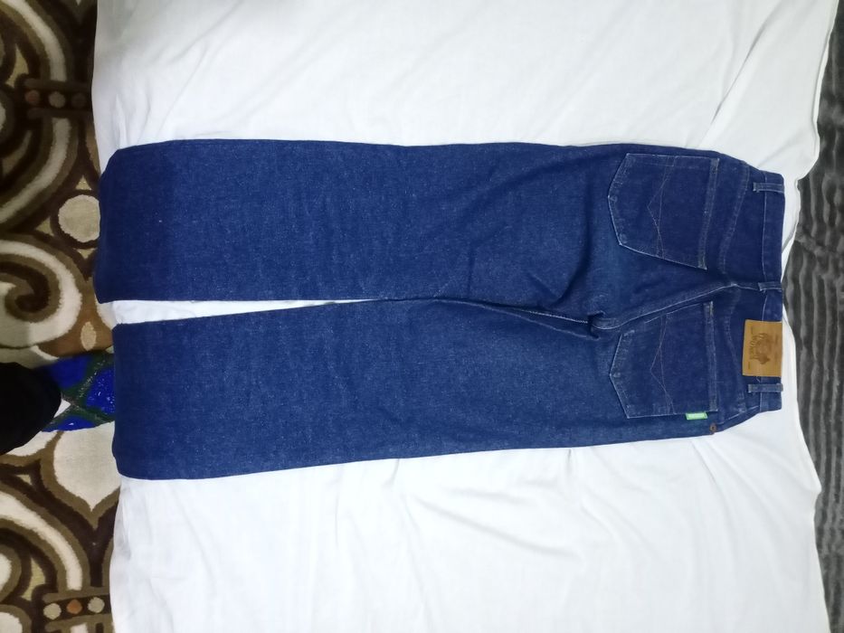 Джинсы для девочек подростковые три пары, одни классические брюки