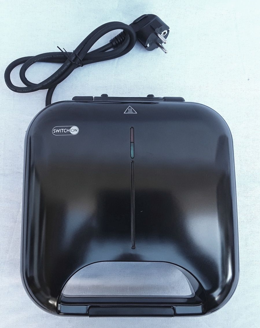 SANDWICH MAKER 3 in Switchon Germania 750 W NOU - 130 Lei