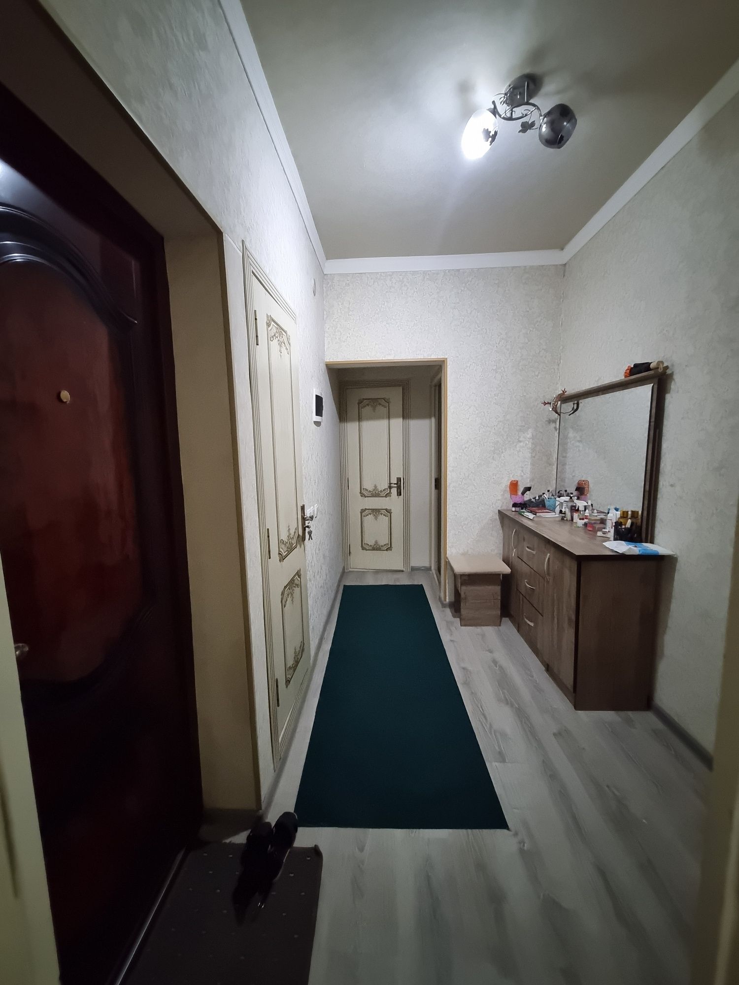 Sdva Ada uy sotiladi shaharning qoq markazidan 3-etaj 2 xona