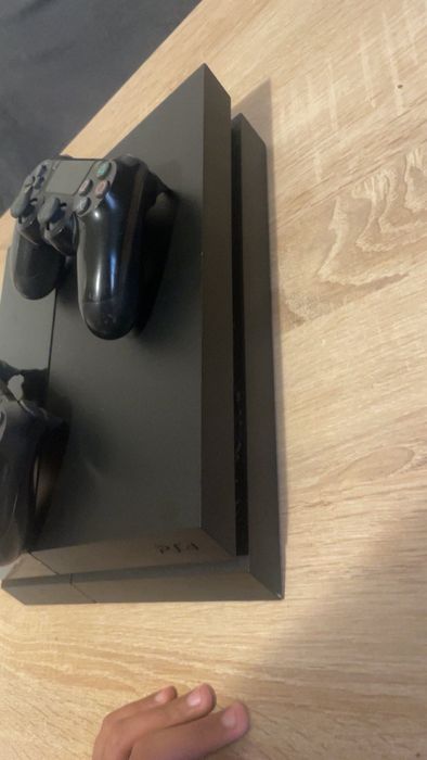 Vând ps4 cu FIFA 24